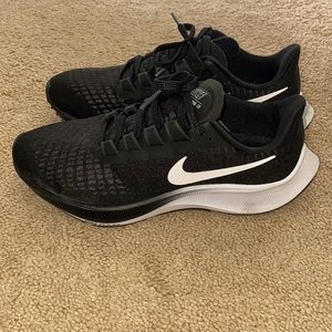 Nike Zoom Sneakers Black and White Size 6.5